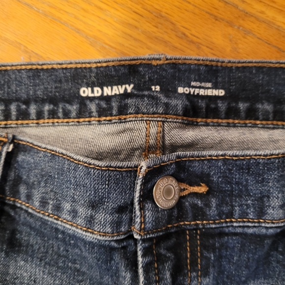 Old Navy Boyfriend Distressed Mid-Rise Jean's, sz 12, NWOT - Picture 3 of 6